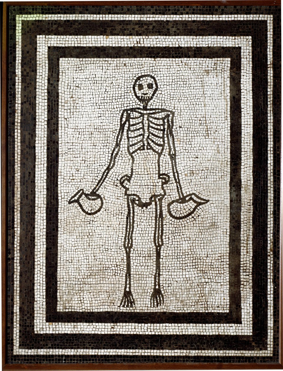 Arte romana: esqueleto com askos. Mosaico vindo da região do Vesúvio. 4º estilo. Século I AC. Dim. 91x70 cm Museo Archeologico Nazionale, Nápoles. de Roman