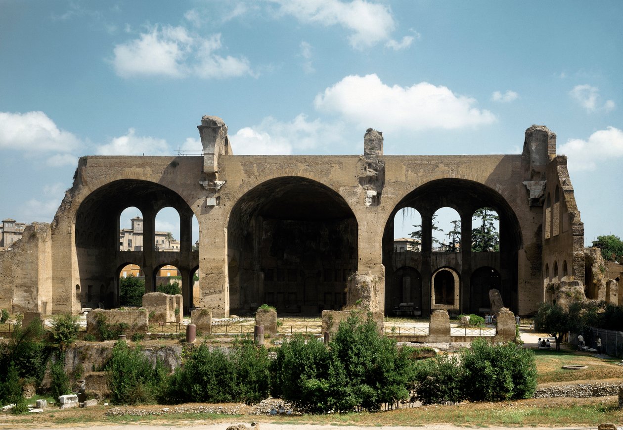 Arte romana: vista da Basílica de Maxence e Constantino (ou Basílica Nova ou Basílica di Massenzio e Costantino), século IV d.C. Roma, Itália de Roman