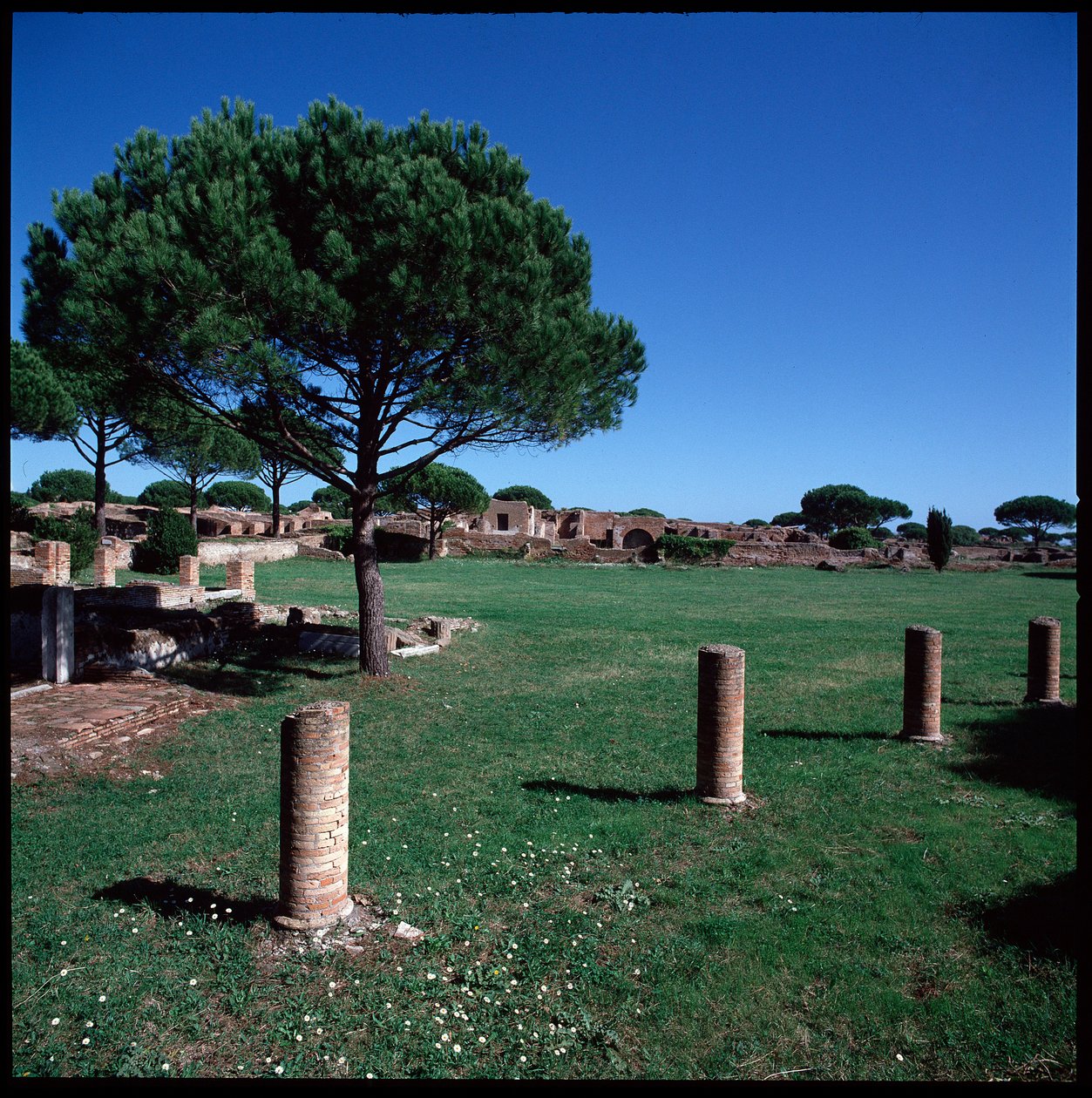 Arte romana: vista das ruínas do Campo della Magna Mater, região IV de Roman
