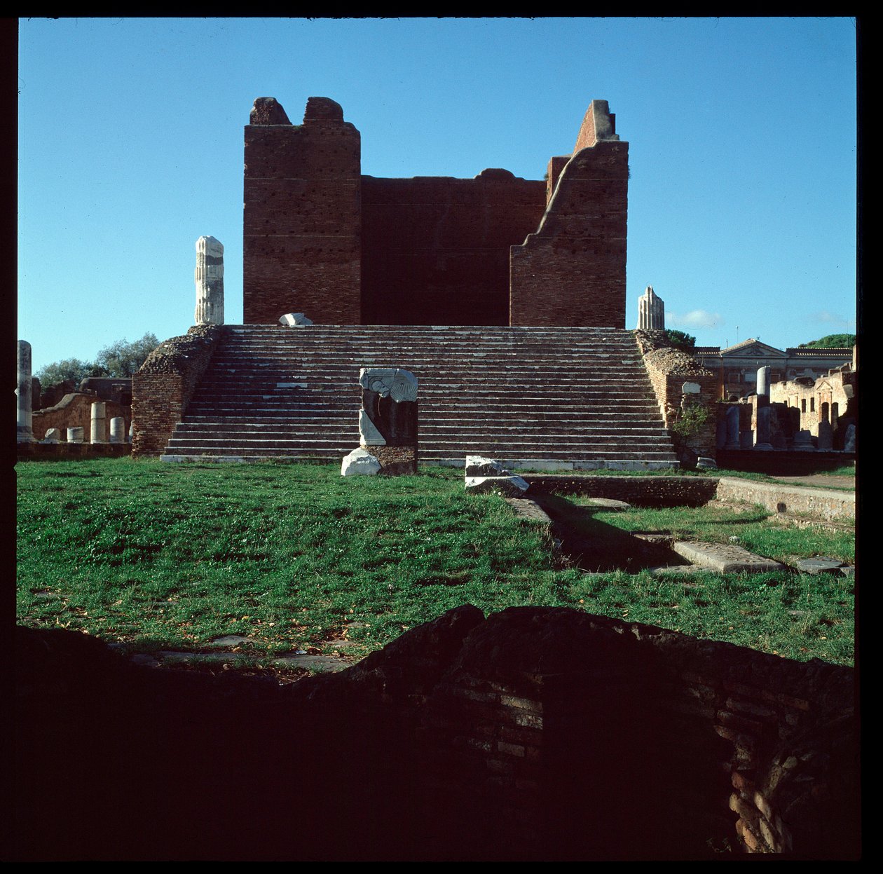 Arte romana: vista das ruínas da capital, sítio arqueológico de Óstia de Roman