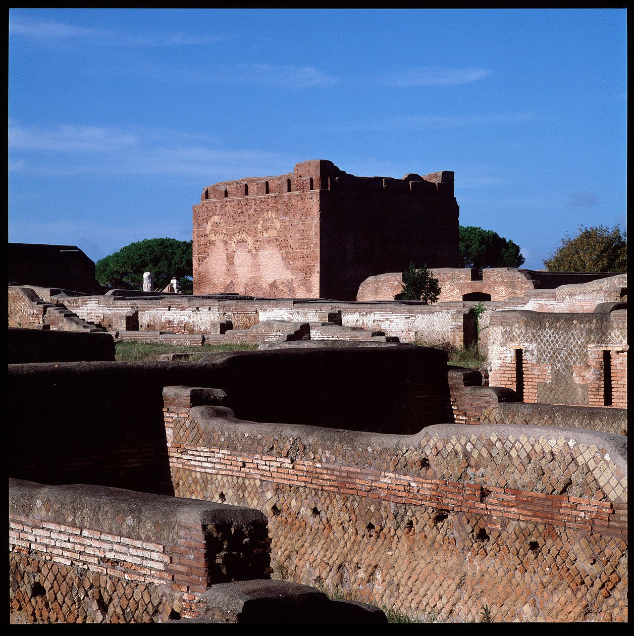 Arte romana: vista das ruínas da capital, sítio arqueológico de Ostia de Roman