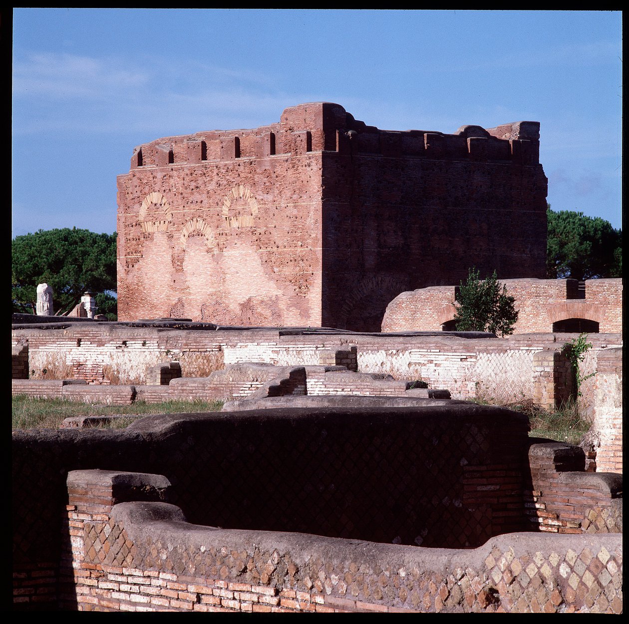 Arte romana: vista das ruínas da capital, sítio arqueológico de Ostia de Roman