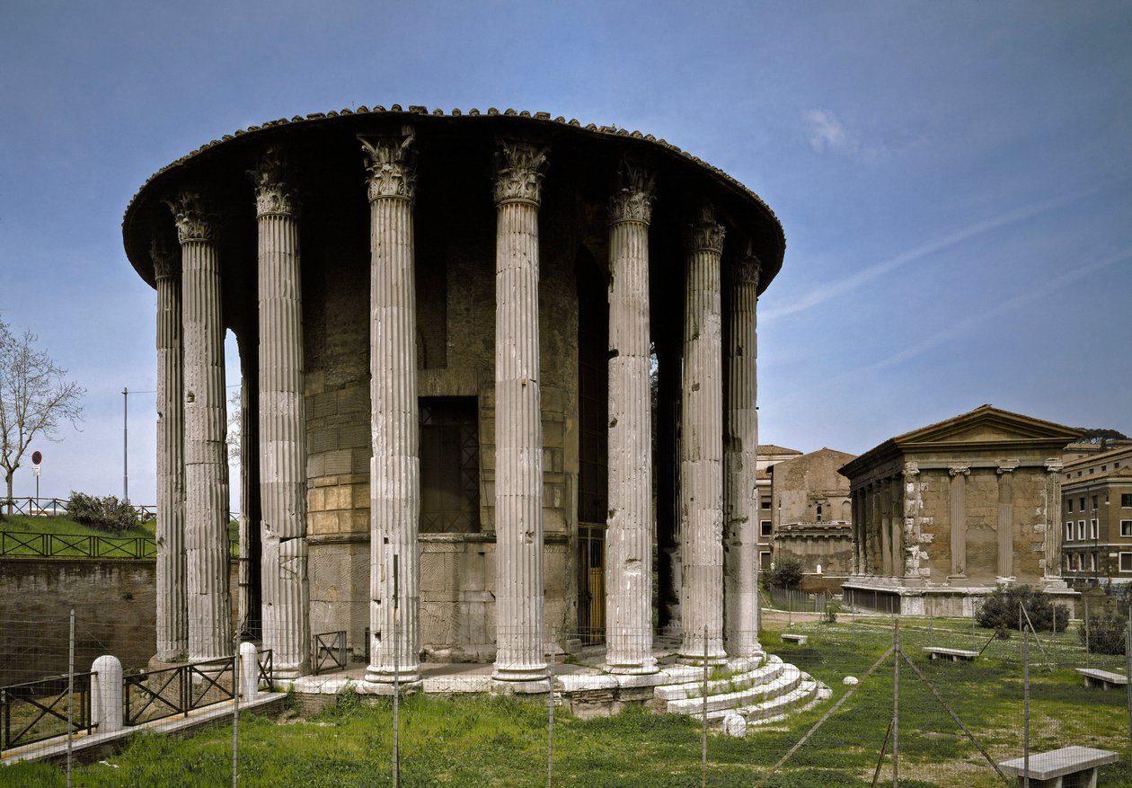 Arte romana: vista do templo de Hércules Victor no fórum do Boário (Foro Boario) 213 AC. Roma, Itália de Roman