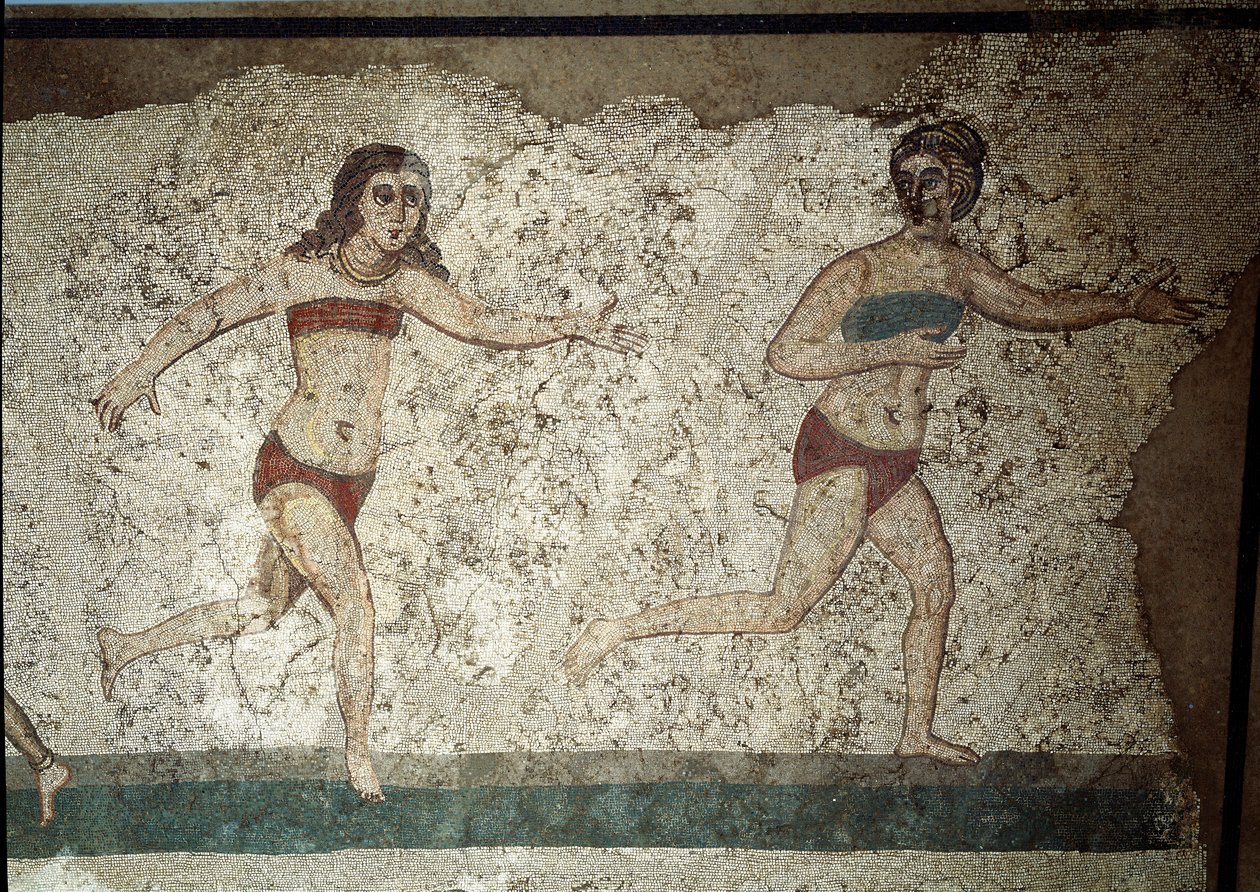 Arte romana: jovens romanos envolvidos em exercícios físicos. Eles usam uma tanga à volta dos rins e um estrofio (antepassado do soutien) no peito. Detalhe do mosaico 315-350 AD. Piazza Armerina, Villa Romana del Casale de Roman