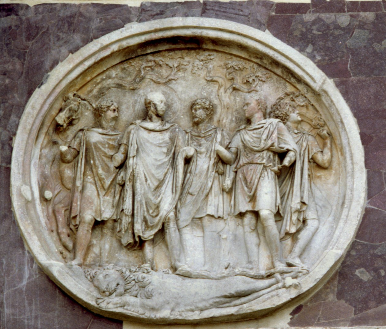 Roundel representando Adriano, do Arco de Constantino (mármore) de Roman
