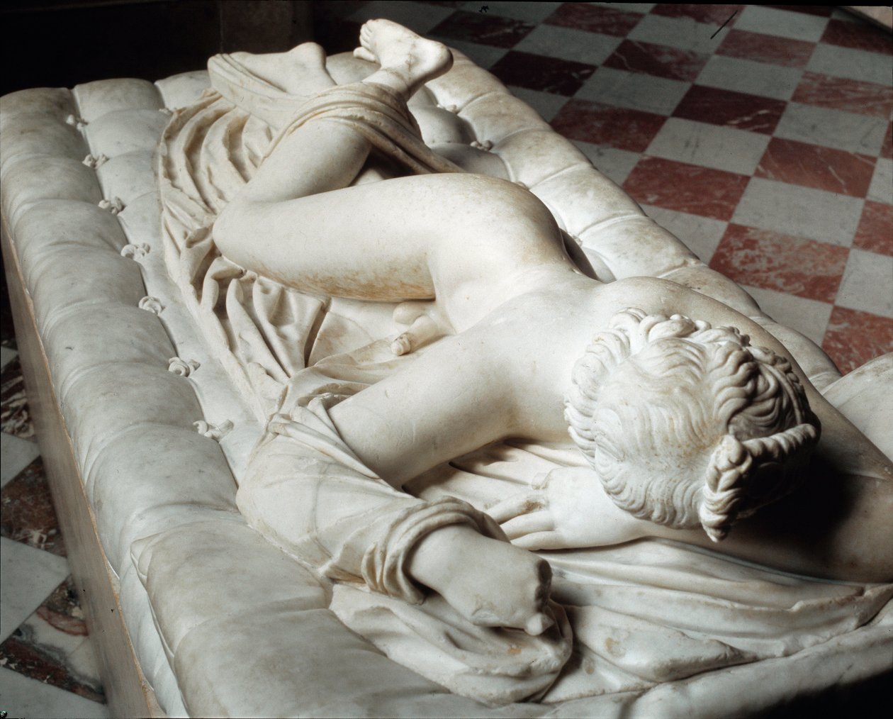 Hermafrodita adormecido (escultura de mármore, século II a.C.) de Roman