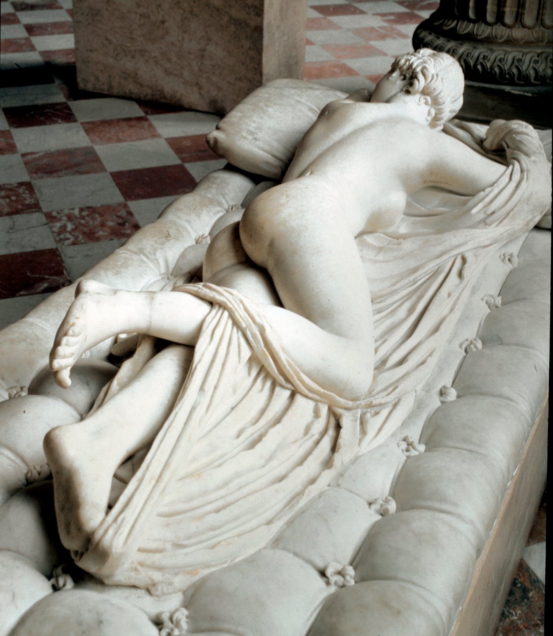 Hermafrodita adormecido (escultura de mármore, século II a.C.) de Roman
