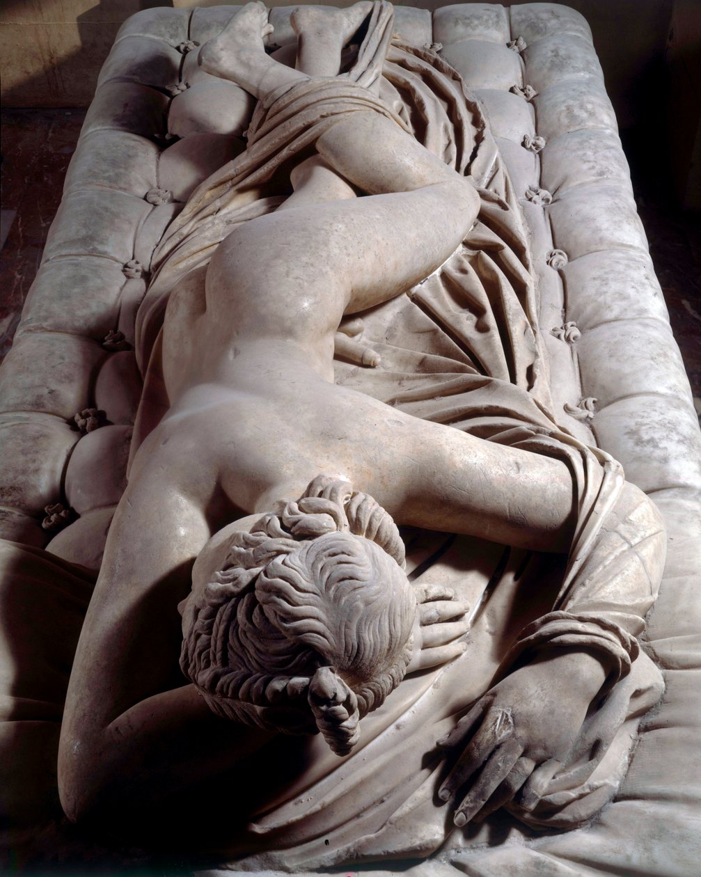 Hermafrodita adormecida escultura romana do século II a.C. Dim. 1,48 m Paris, Museu do Louvre de Roman
