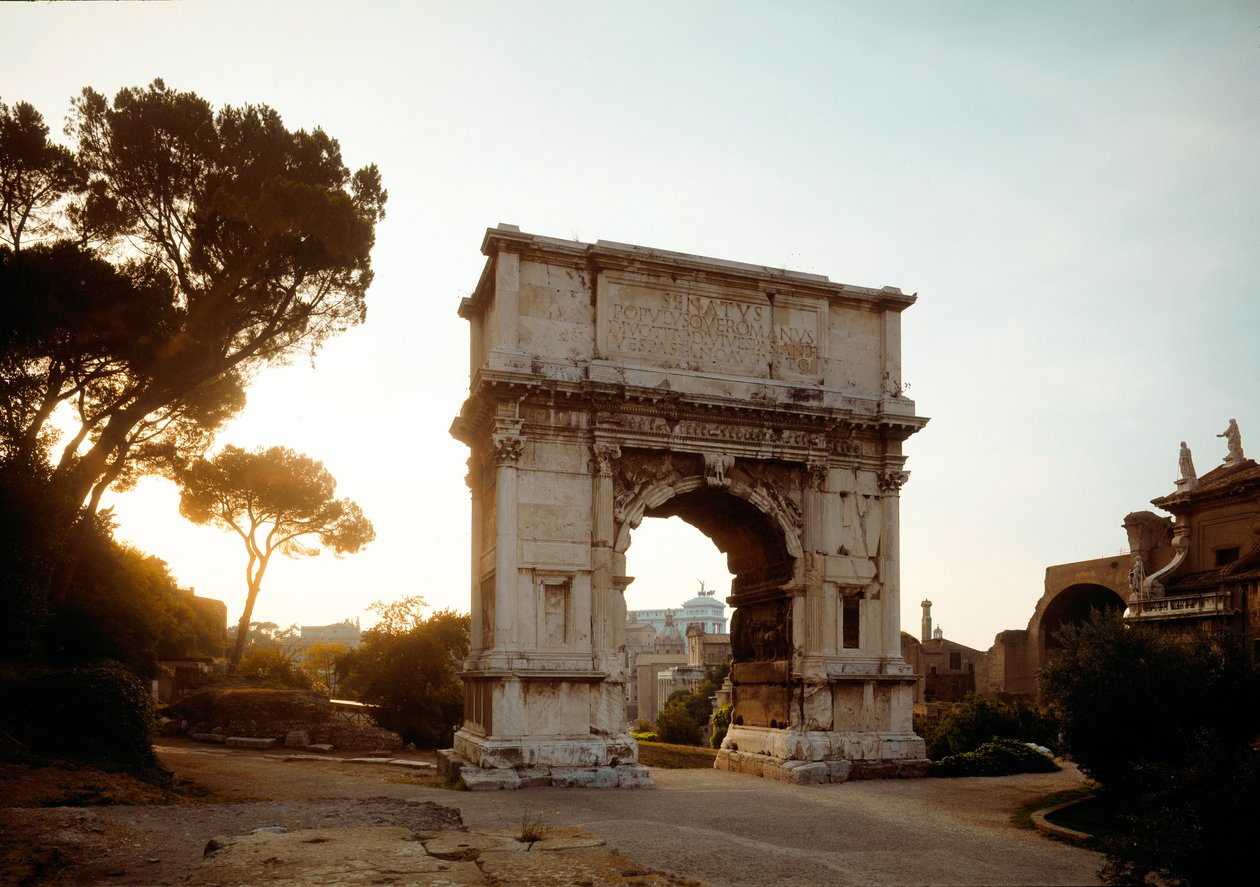 O Arco de Titus, construído em 81 (fotografia) de Roman