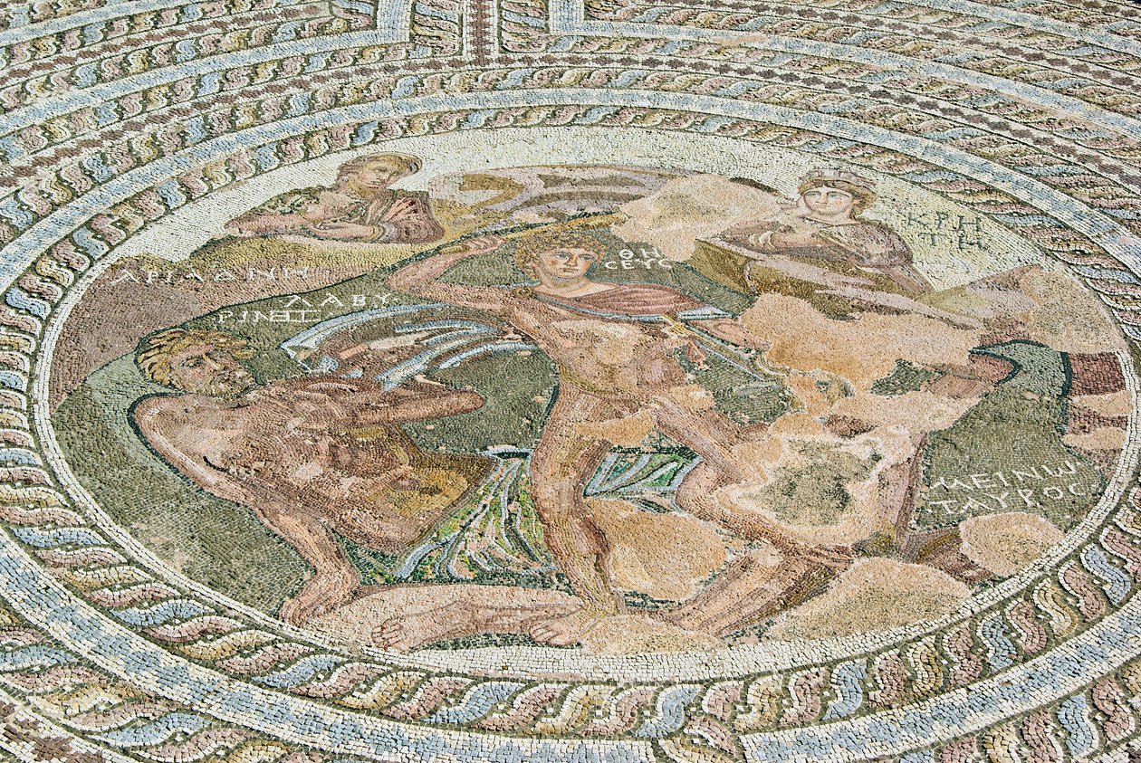 Teseu e o Minotauro, Casa de Teseu, Paphos, Chipre (mosaico) de Roman