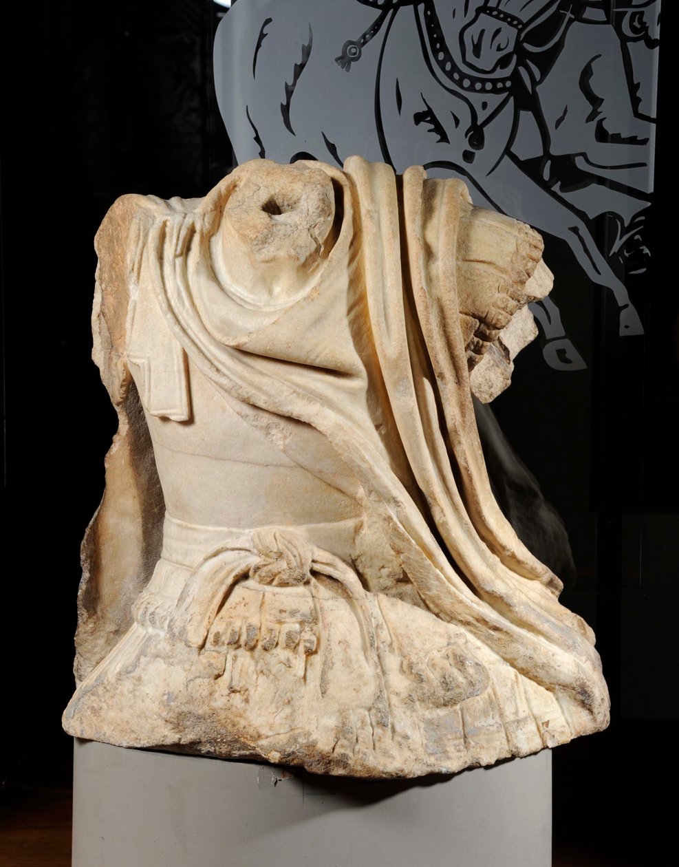 Torso de Lucio Licinio Murena inspirado no cavalo Alexander do grupo de bronze de Lysippos dedicado a Dion, 67 DC (mármore) de Roman