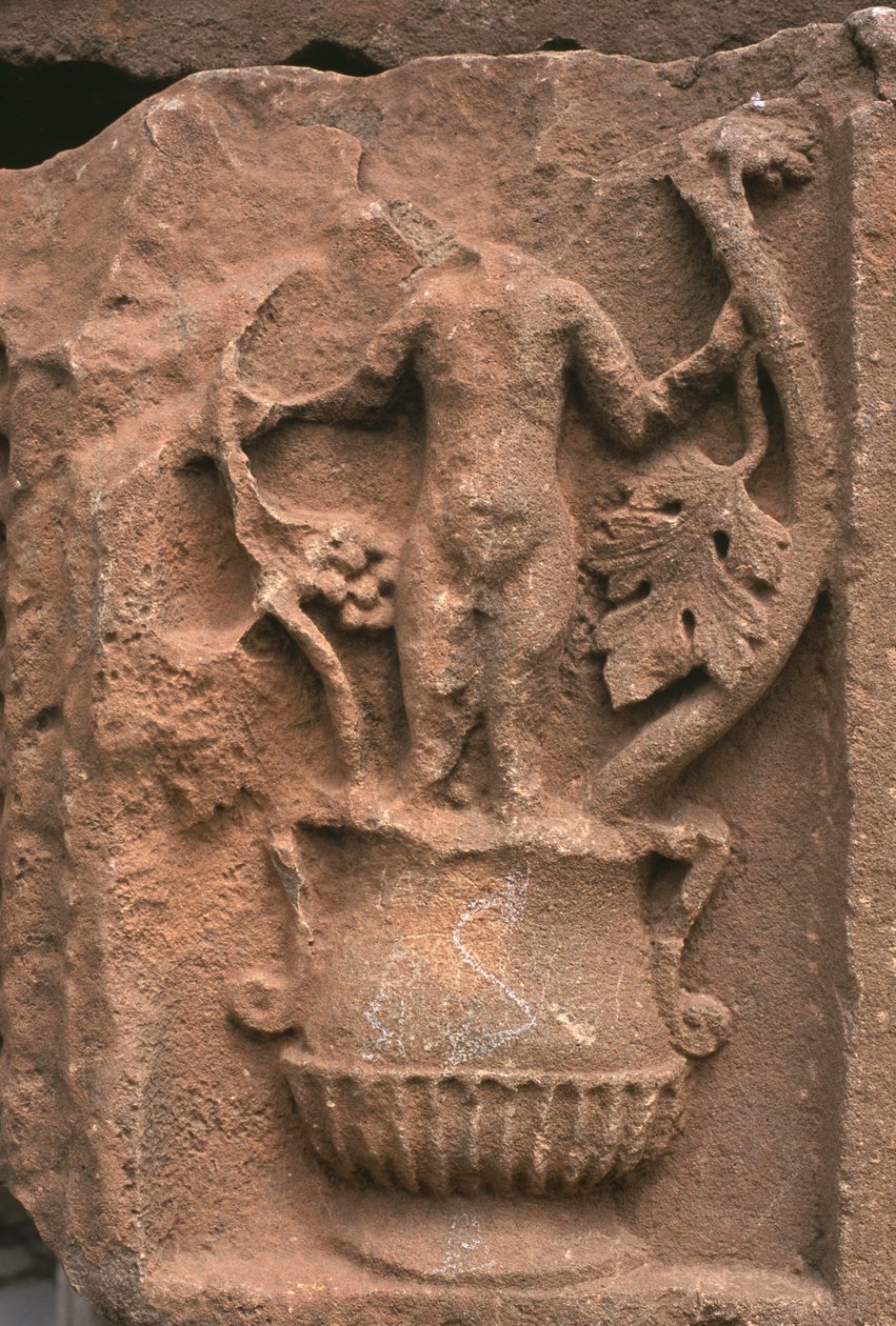 Fragmento arquitectónico com decoração esculpida, Sertius Market, Alto Período Imperial (27 aC-395 dC) (ver também 267025) de Roman Imperial Period