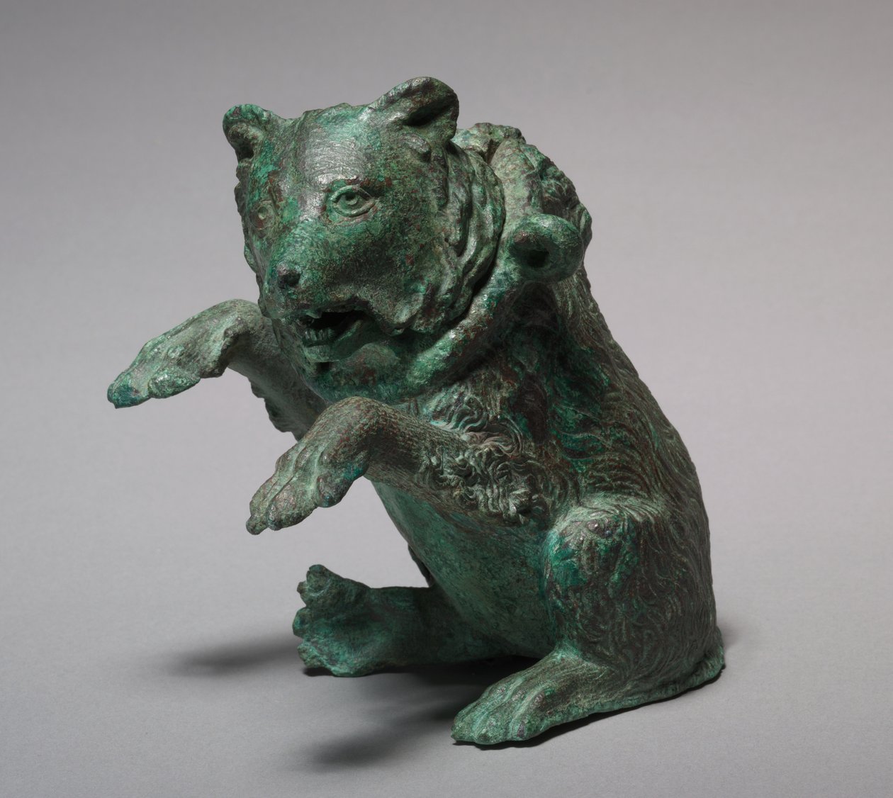 Ampola de óleo em forma de urso dançarino, anos 200 de Roman Imperial Period
