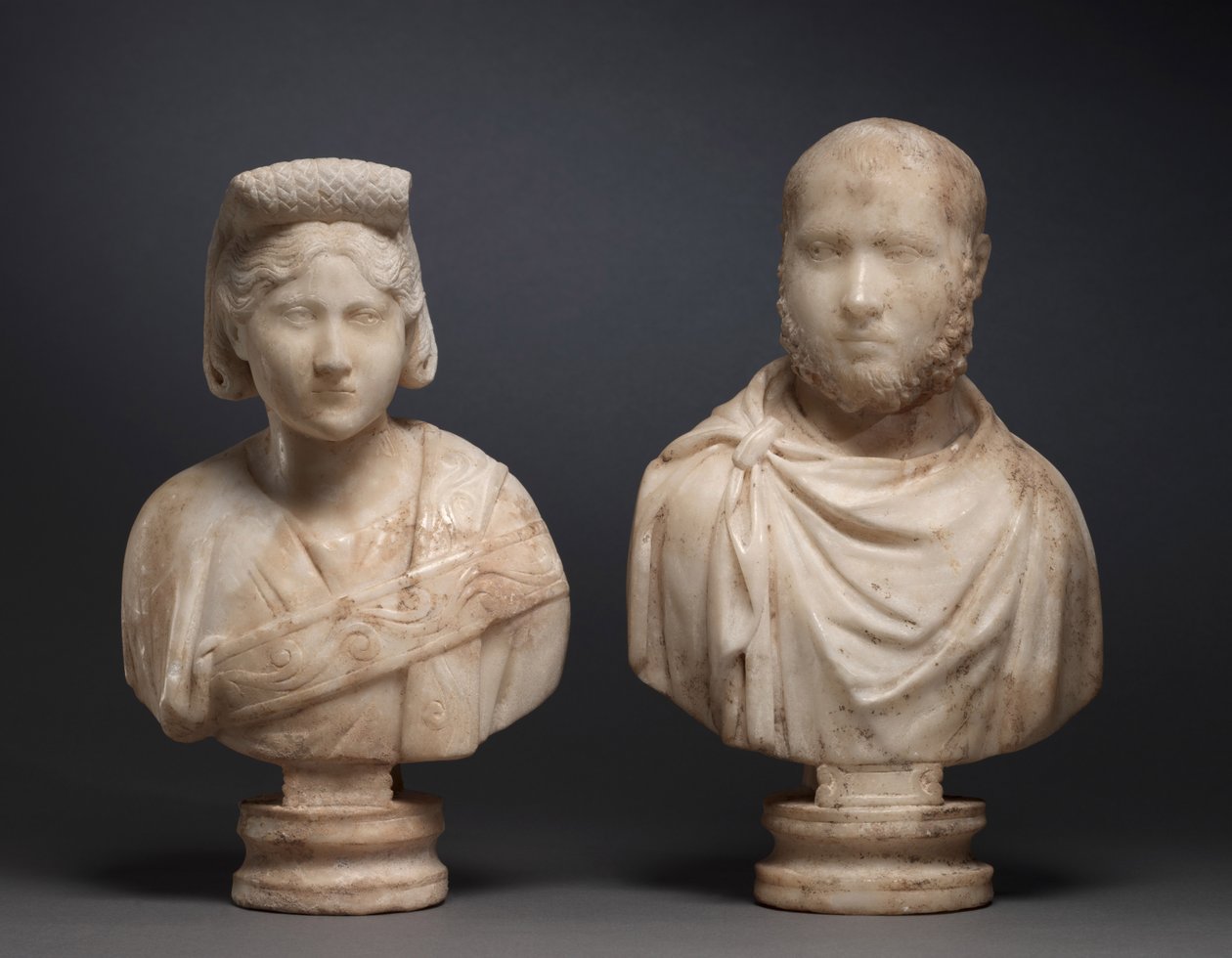 Busto de retrato de um homem aristocrático e Busto de retrato de uma mulher aristocrática, c.270-280 (mármore) de Roman Imperial Period