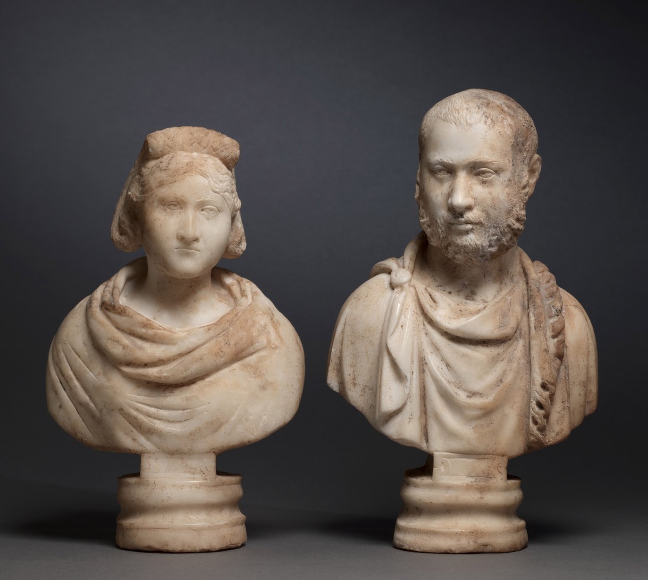 Busto de retrato de uma mulher aristocrática e Busto de retrato de um homem aristocrático, 280-290 (mármore) de Roman Imperial Period