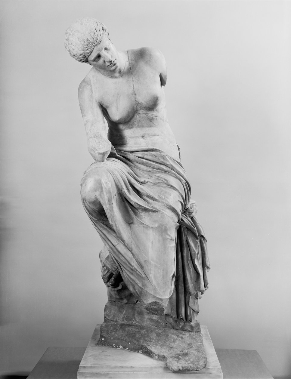 Estátua de uma Musa sentada de Roman Imperial Period