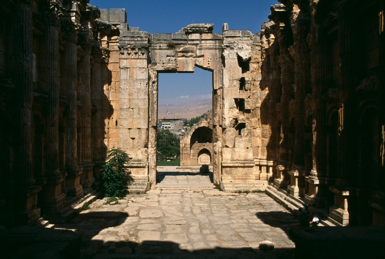 Templo de Baco, detalhe, vista do interior, Alto Período Imperial (27 aC-395 dC) de Roman Imperial Period