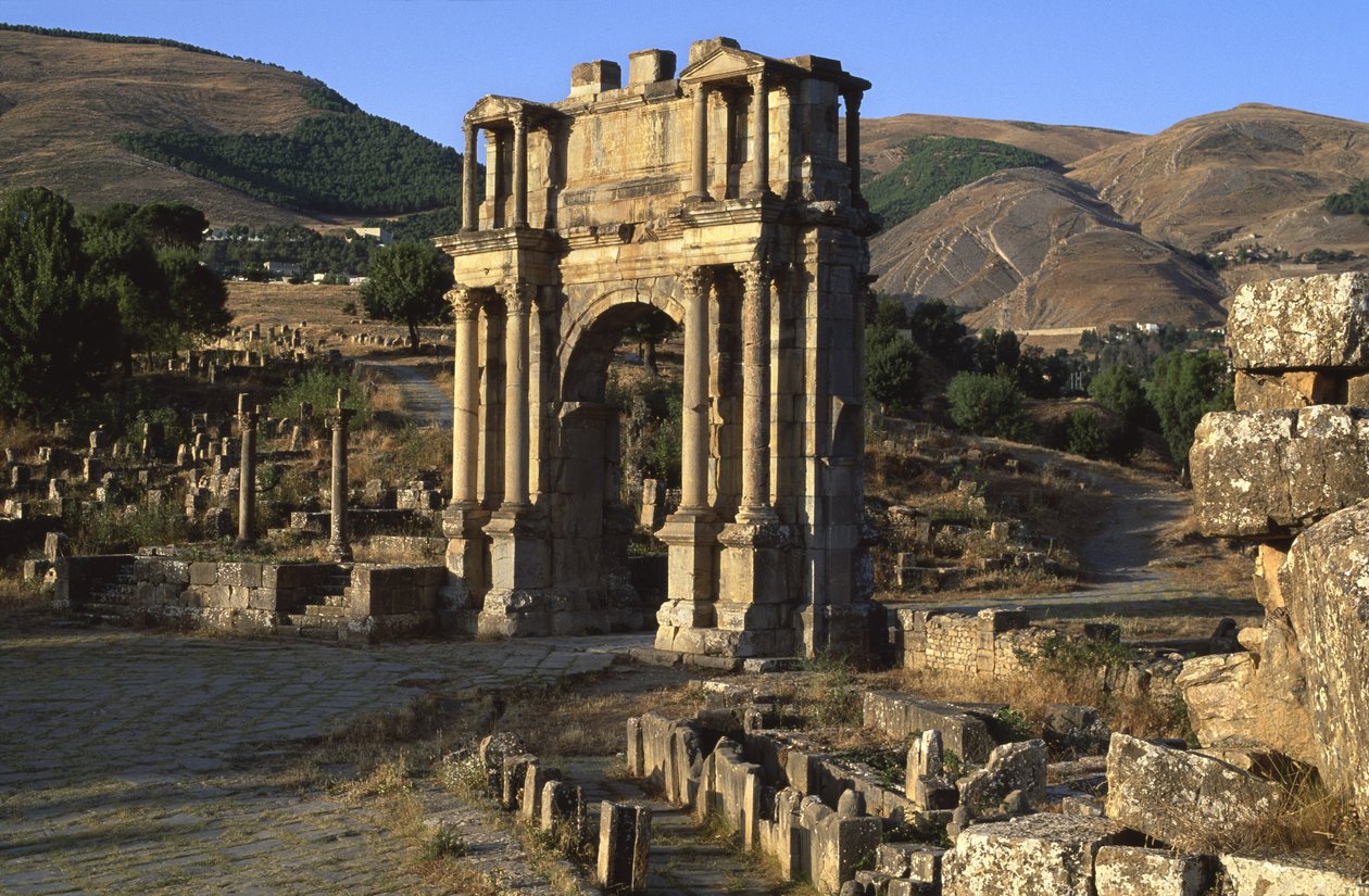 Arco triunfal construído em homenagem ao Imperador Caracalla, Alto Período Imperial (27 aC-395 dC) de Roman Imperial Period