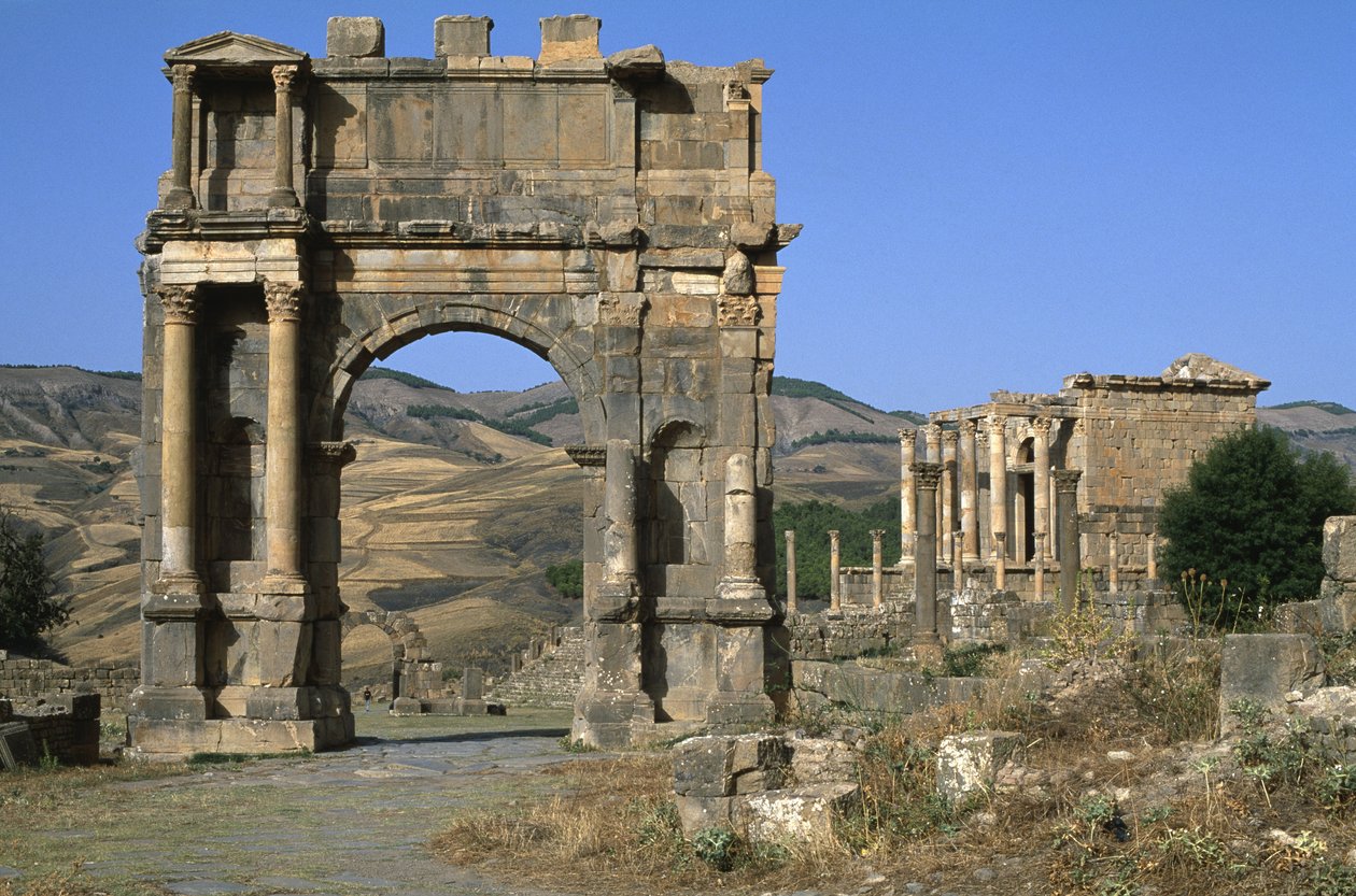 Arco triunfal construído em homenagem ao Imperador Caracalla, Alto Período Imperial (27 aC-395 dC) de Roman Imperial Period
