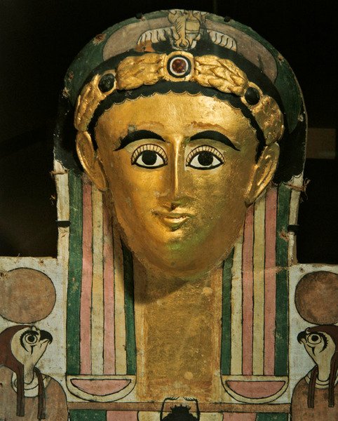 Cabeça de cartonagem múmia de Caixas, de Deir el-Medina, Tebas, meados do século 2 (linho pintado e estuque dourado) de Roman Period Egyptian