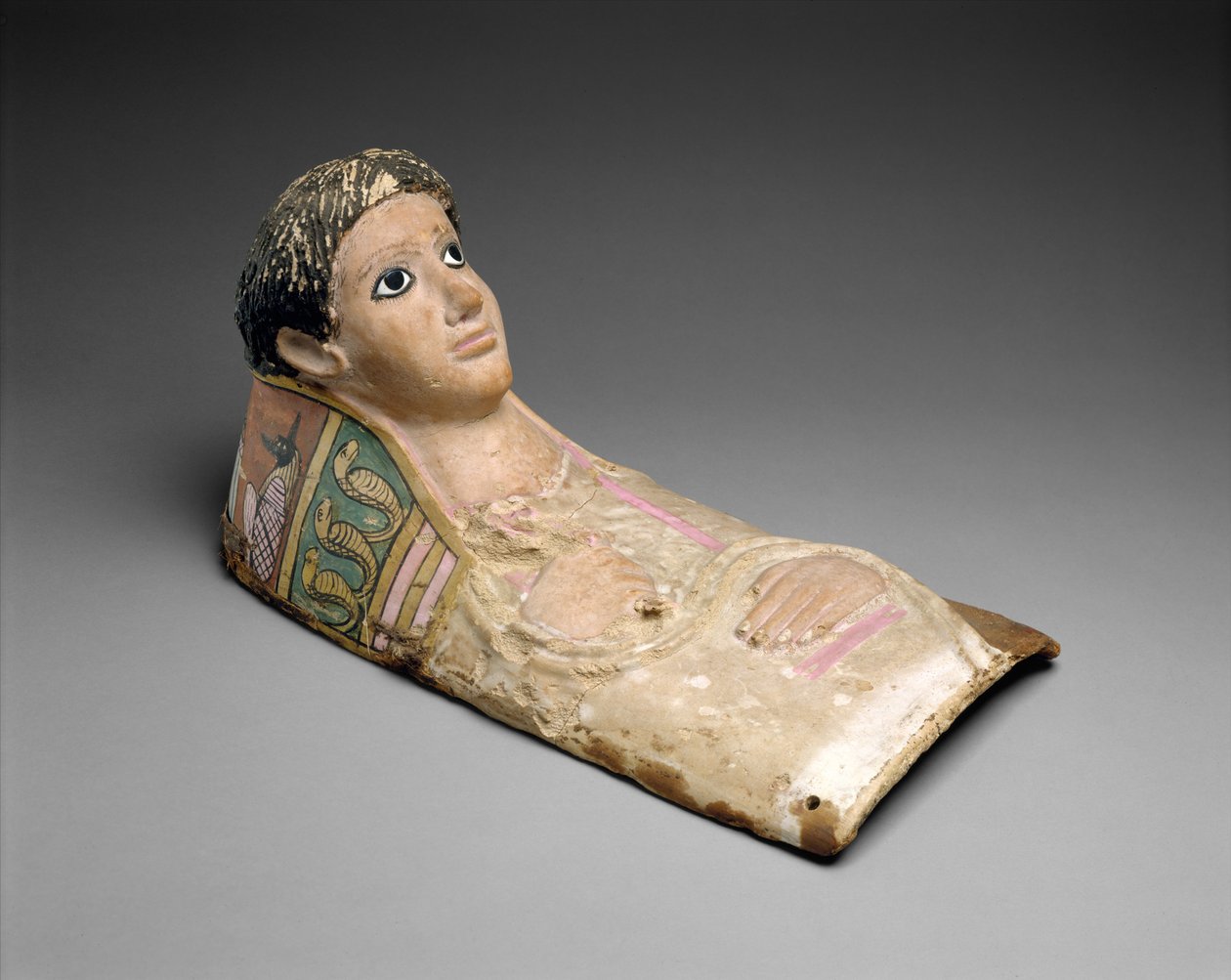 Máscara de retrato de gesso de um jovem, c.140-190 dC (gesso, linho, tinta, lápis-lazúli, vidro) de Roman Period Egyptian
