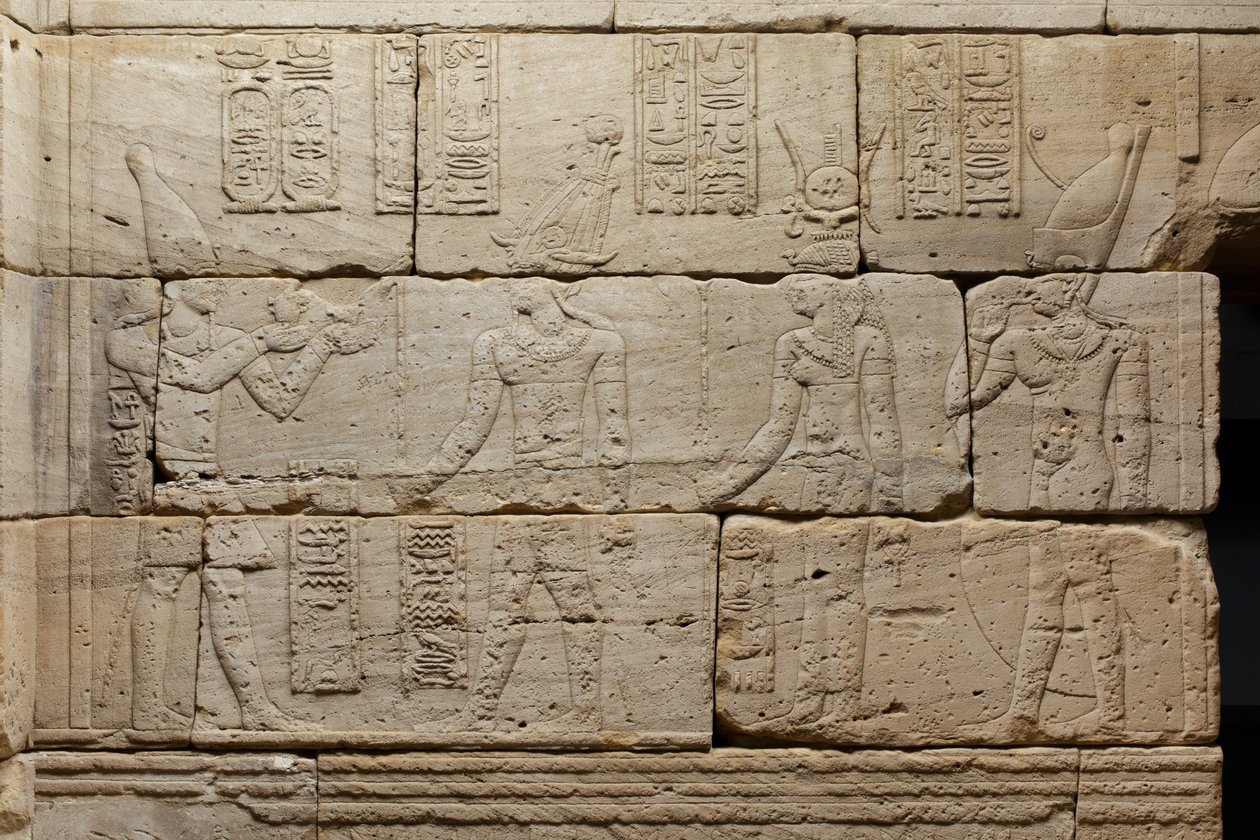 Alívio do Templo de Dendur, c.10 aC (arenito eólico) de Roman Period Egyptian
