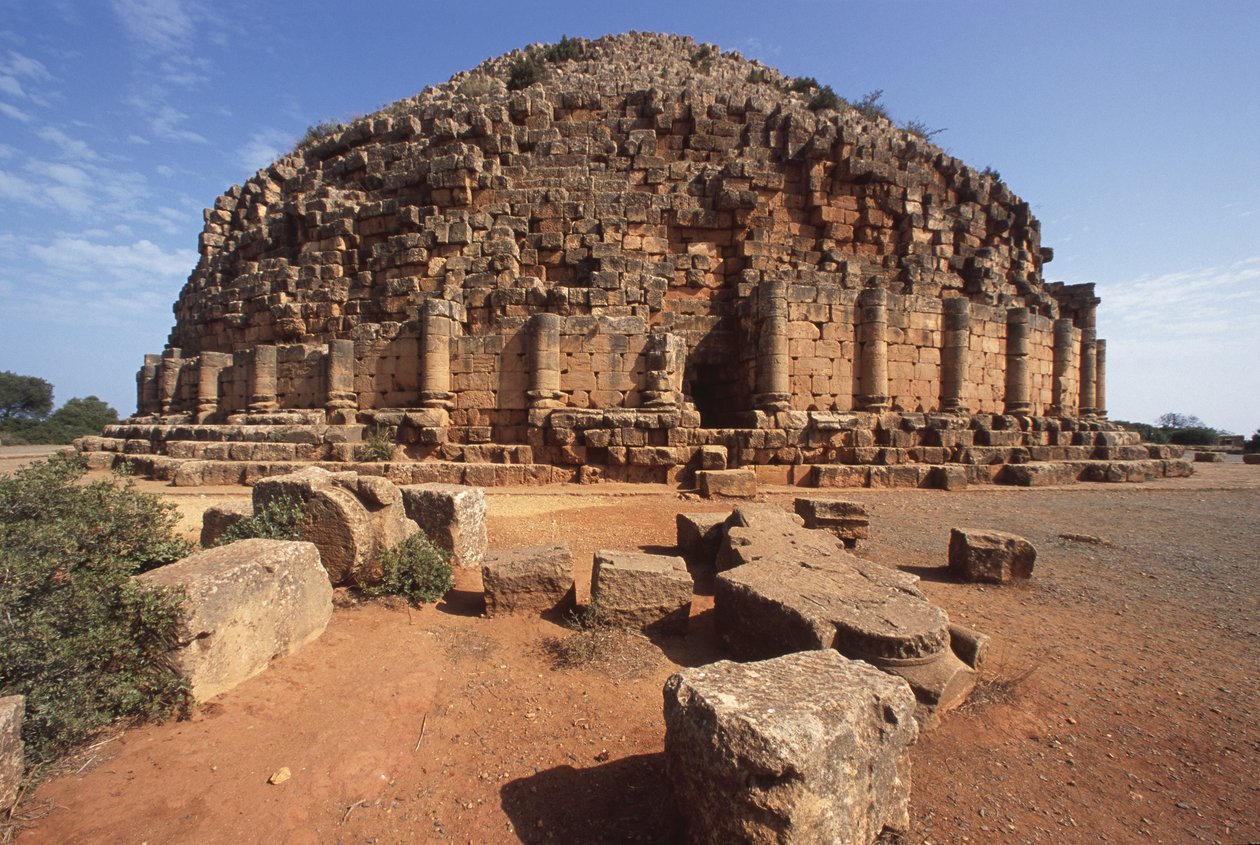 Mausoléu Real da Mauritânia, chamado Tumba do Cristão por causa das cruzes moldadas nas portas falsas (ver também 233874) de Roman Republican Period