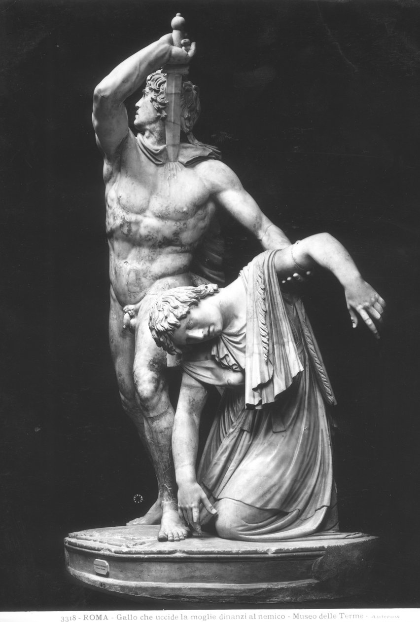 Um gaulês que se matou tendo matado a sua mulher perante o Inimigo, também conhecido como Paetus e Arria, cópia romana de um original grego (mármore) (foto a p/b) de Roman Roman