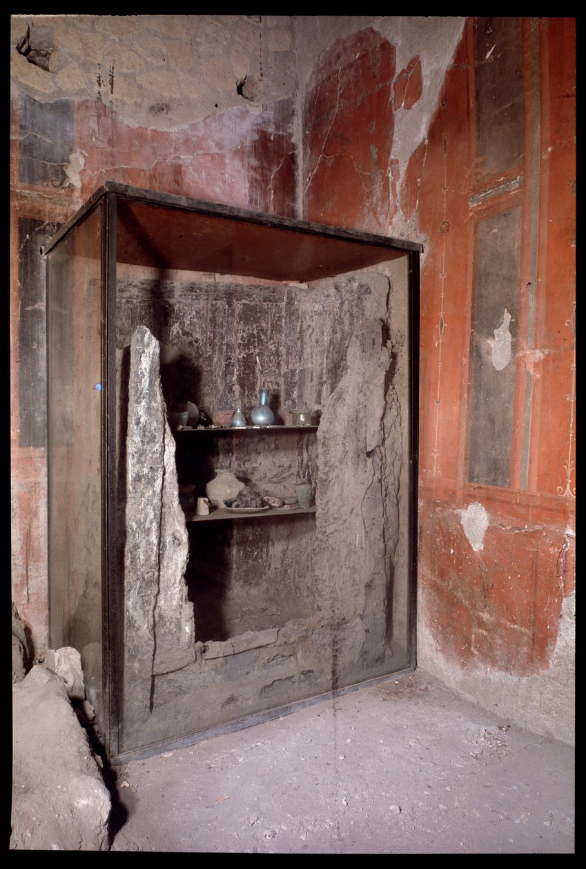 Roupeiro carbonizado, Casa a Graticcio, séc. V a.C.-1 d.C. de Roman Roman