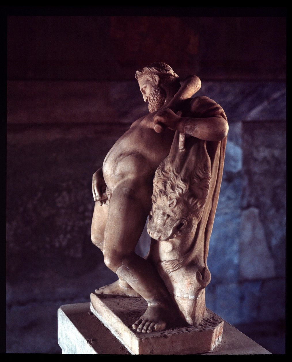 Hércules bêbado. Escultura da Casa dos Veados, século V a.C. - século I d.C. de Roman Roman