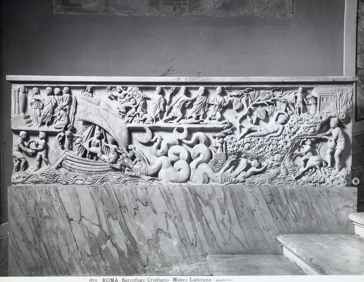 Sarcófago pré-cristão (mármore) de Roman Roman