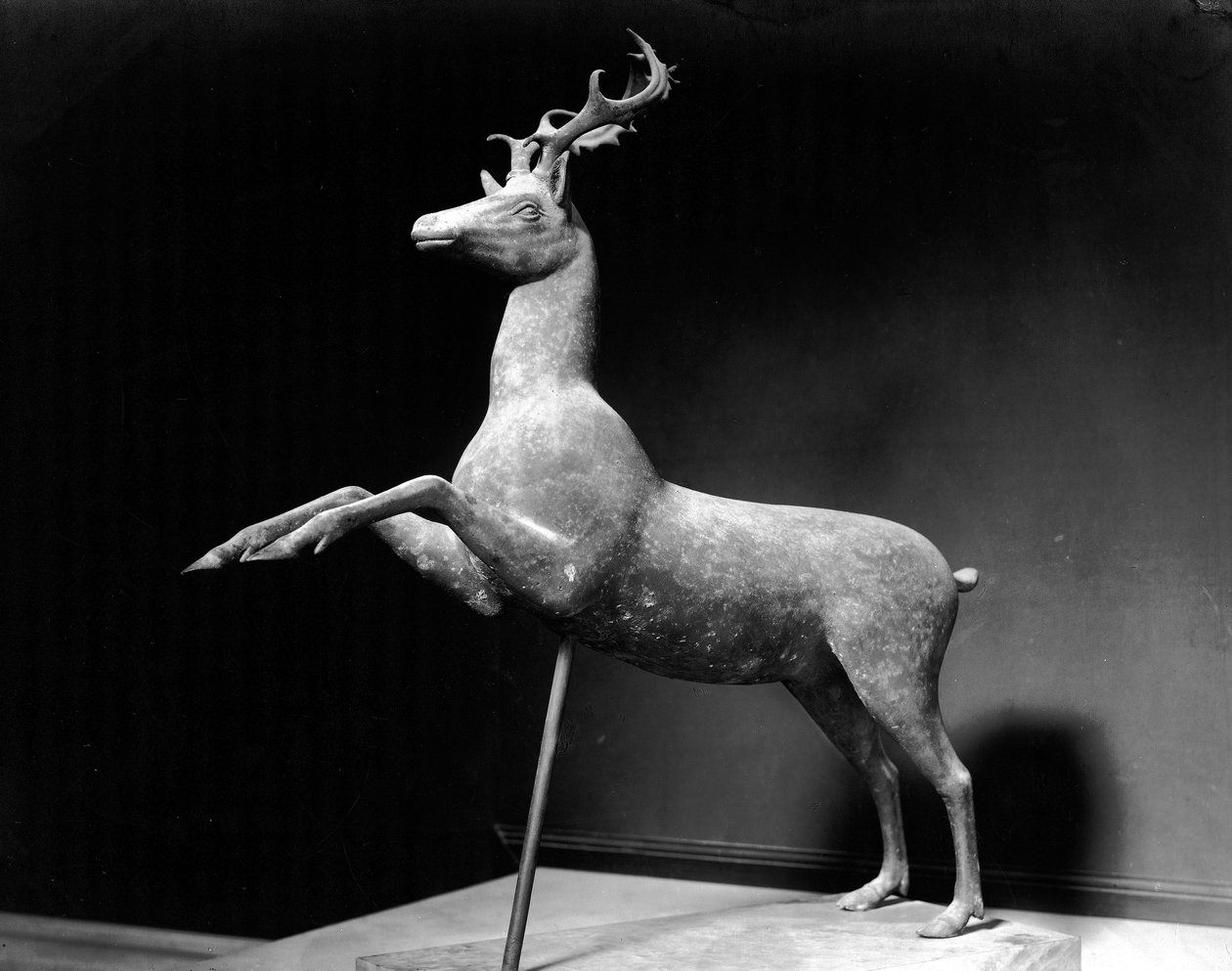 Figurino de um veado (bronze) de Roman Roman