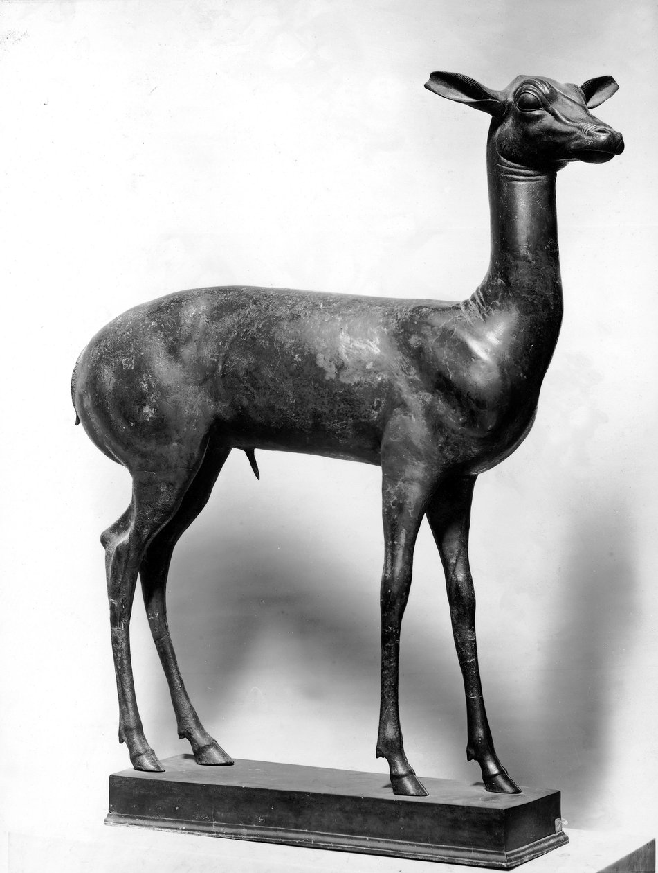 Figurino de um veado (bronze) de Roman Roman