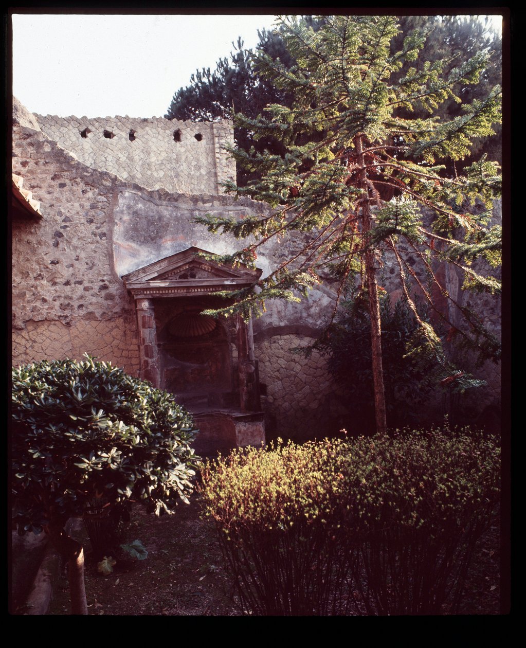 Larário da Casa del Mobilio Carbonizzato (Casa do Móvel Encantado), século V a.C.-1 d.C. de Roman Roman