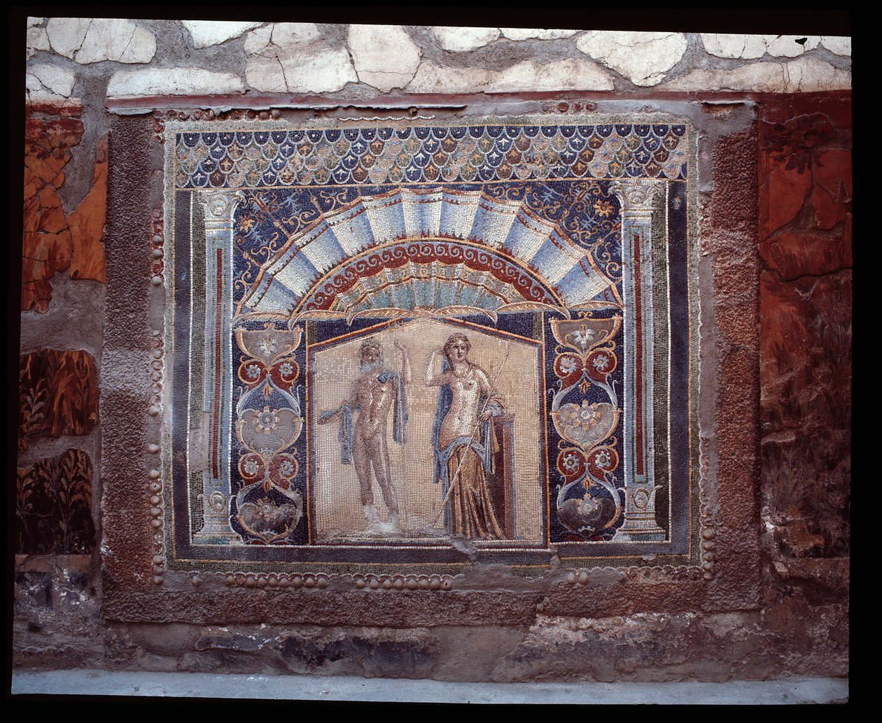 Neptune e Amphitrite. Mosaico de parede do triclínio da casa de Nettuno e Anfitrite, século V a.C.-1 d.C. de Roman Roman
