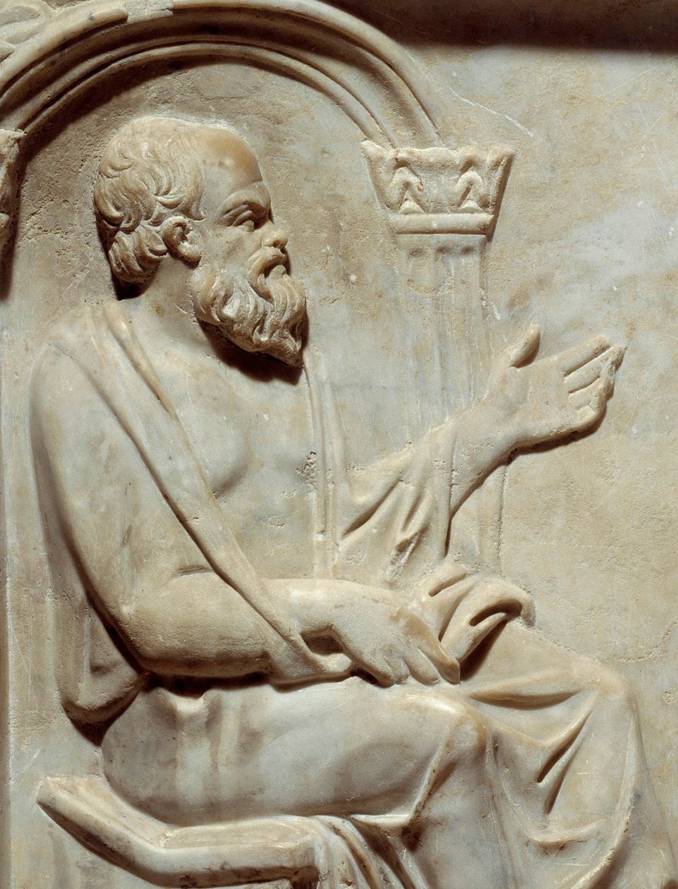 Antiguidades Romanas, Sarcófago das Musas: Sócrates (469-399 AC) filósofo grego com a sua musa. Detalhe Paris Musee du Louvre. de Roman Roman