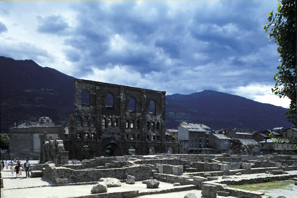 Teatro Romano de Aosta. de Roman Roman