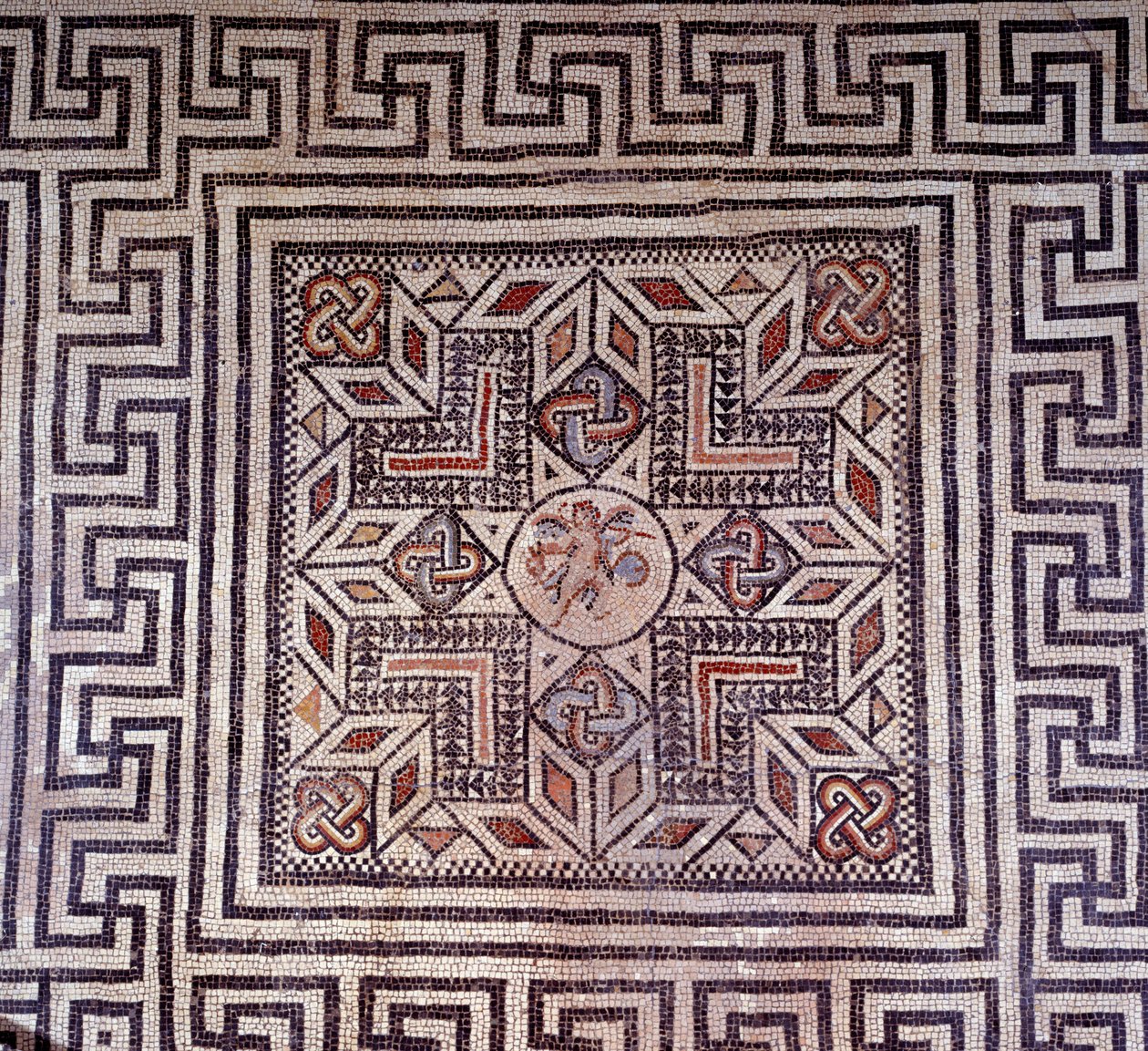 Arte romana: mosaico com figuras geométricas. Nimes, museu de arqueologia. de Roman Roman