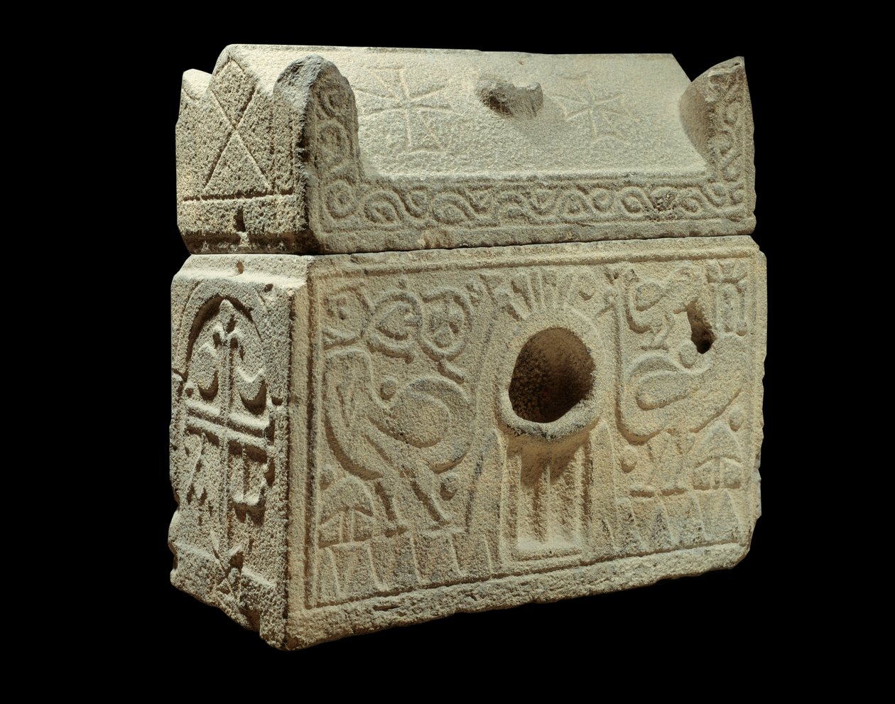 Arte romana: relicário em forma de sarcófago, encontrado na Síria. Paris, Museu do Louvre de Roman Roman