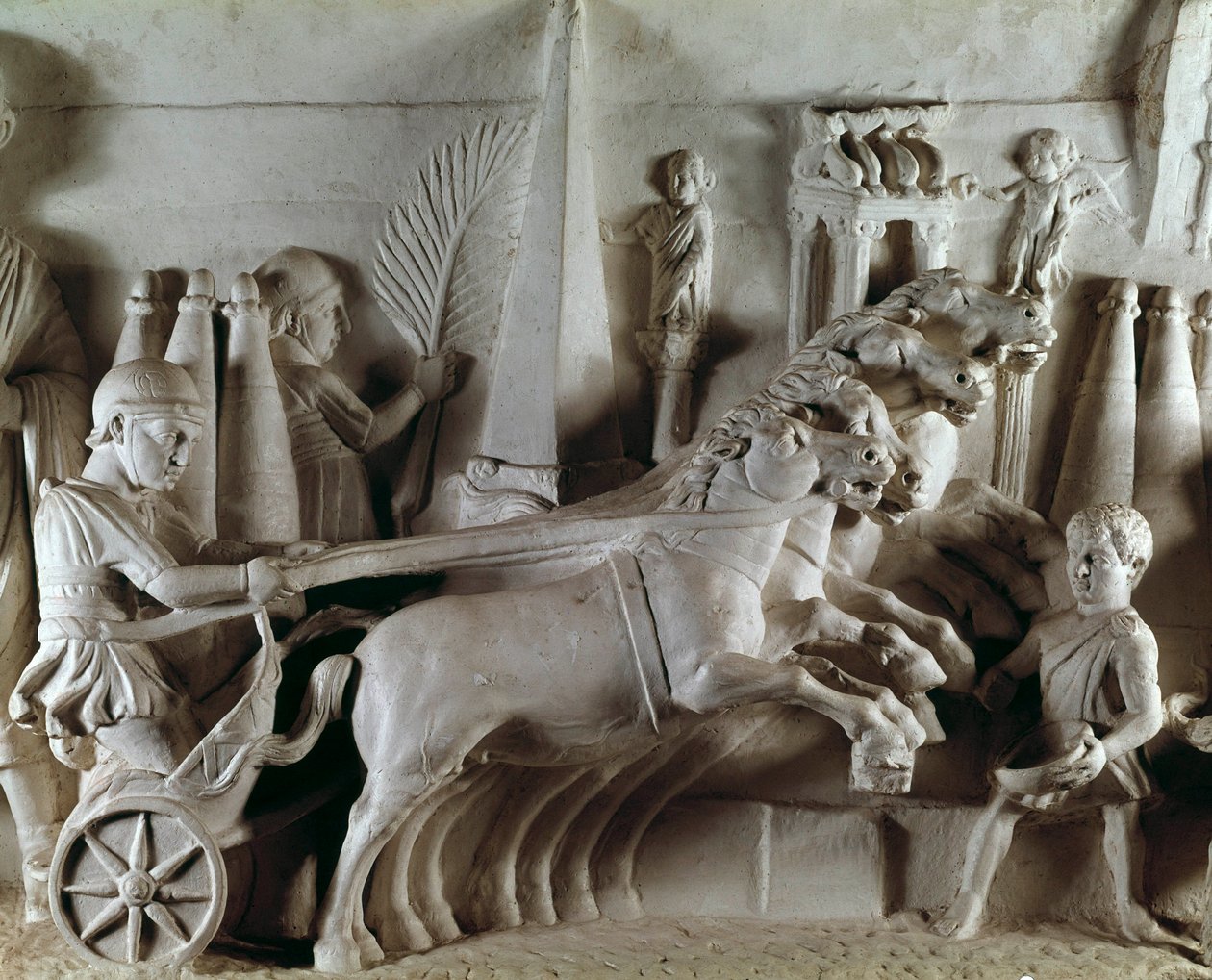 Arte romana: relevo esculpido representando um quadrige, carruagens puxadas por quatro cavalos. Museu de Antiguidades Romanas, Roma de Roman Roman