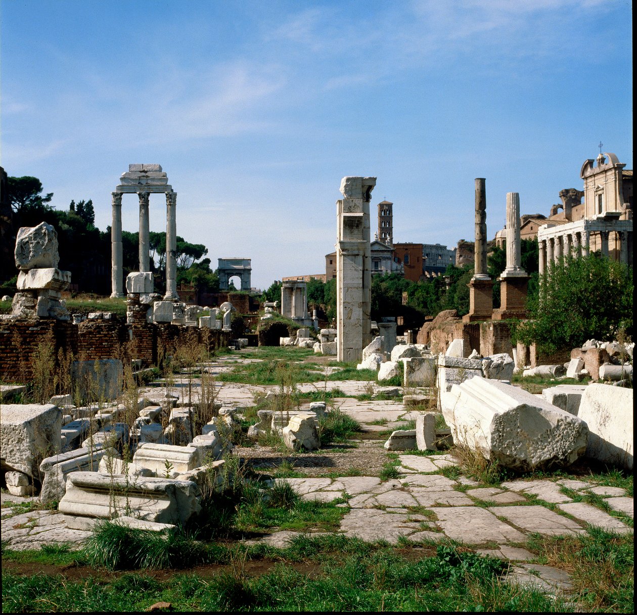 Arte romana: vista do Fórum (foro romano). Roma de Roman Roman