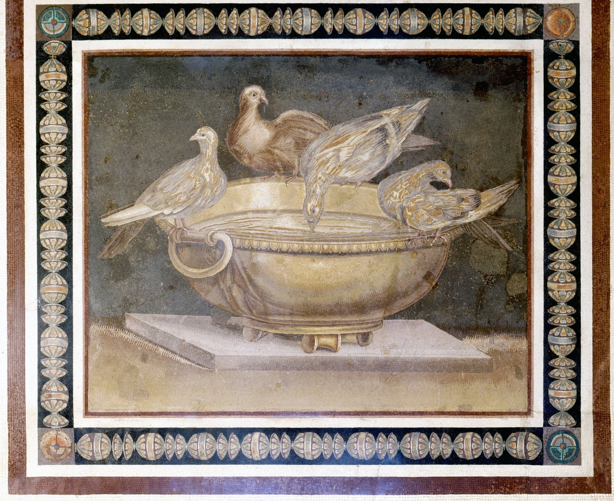 Mosaico romano representando 4 pombas. de Roman Roman