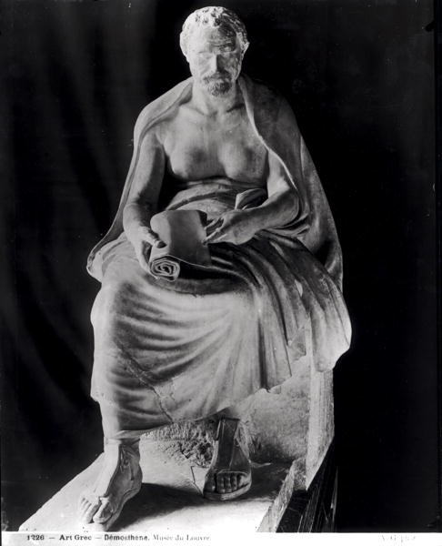 Filósofo sentado, a cabeça pensava ser Demóstenes (384-322 AC) (adicionado mais tarde) da villa Montalto-Negroni (mármore) (foto a p/b) de Roman Roman