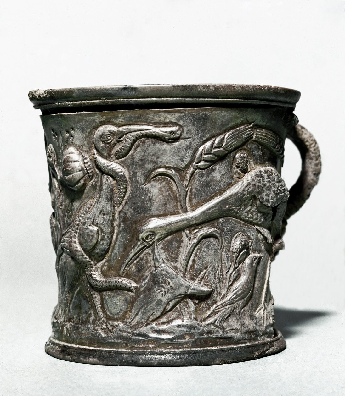 Taça de prata com pássaros e trigo de Roman Roman