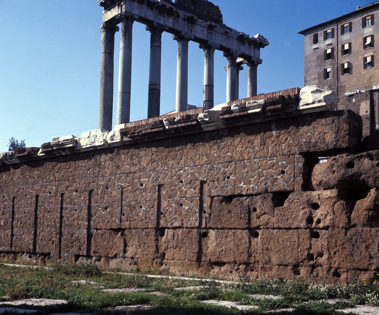 As tribunas do Fórum Romano. Roma de Roman Roman