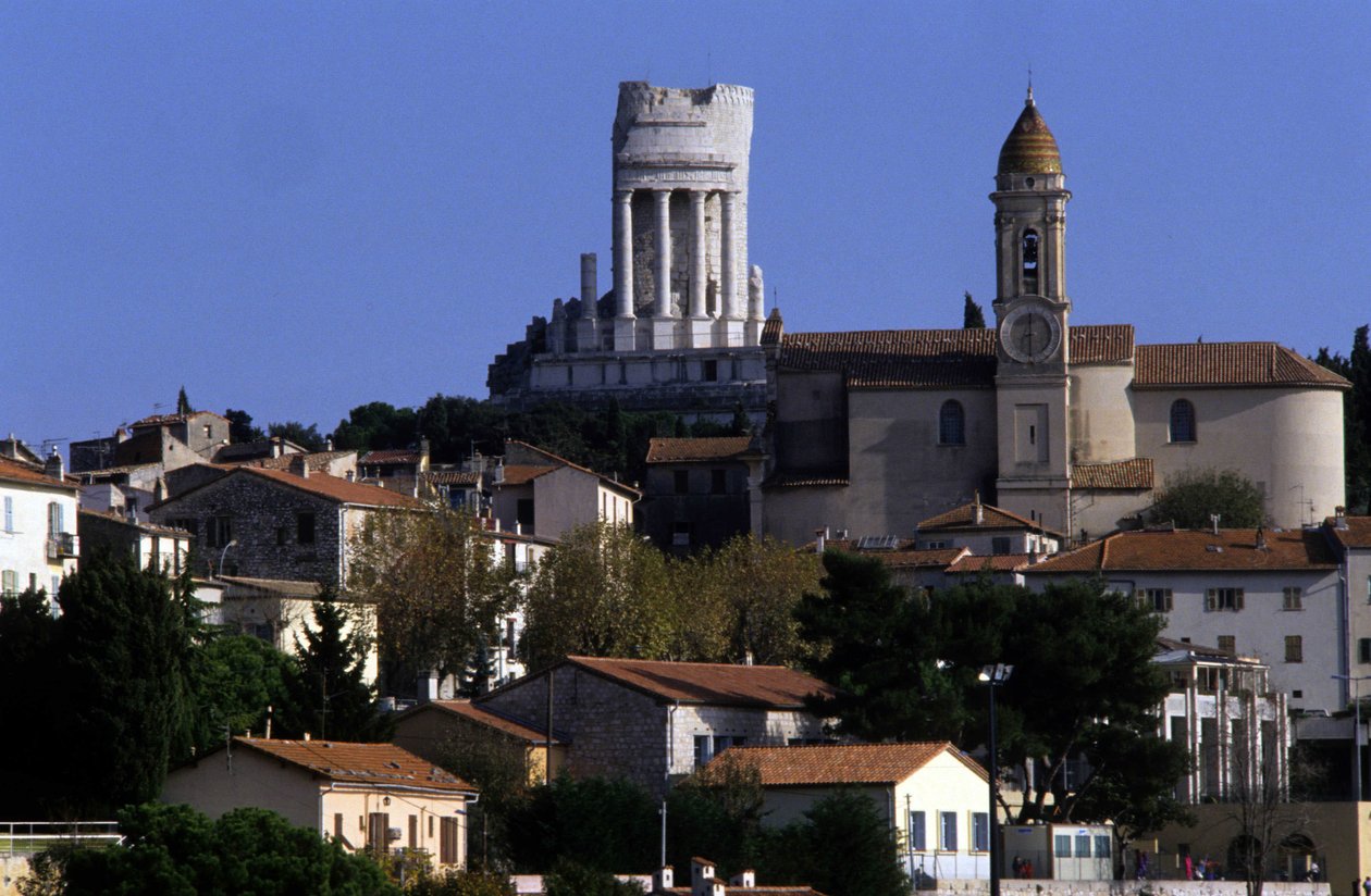 Troféu dos Alpes ou Augusto, monumento romano, Turbie, Menton. de Roman Roman