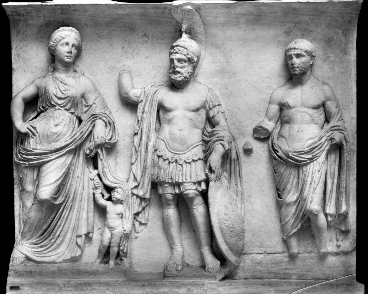 Vénus, Marte e Divus Julius (mármore) (foto a p/b) de Roman Roman
