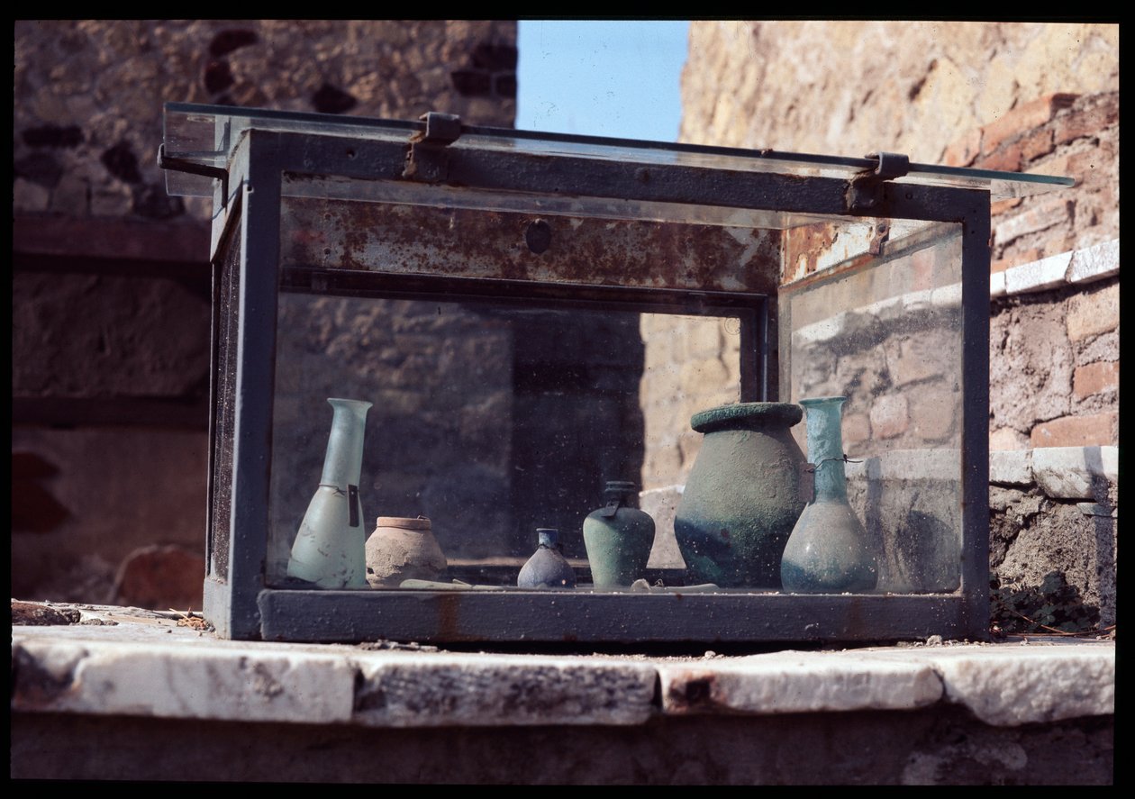 Navios na encruzilhada entre o cardo V e o decumano inferior, século V a.C. - século I d.C. de Roman Roman