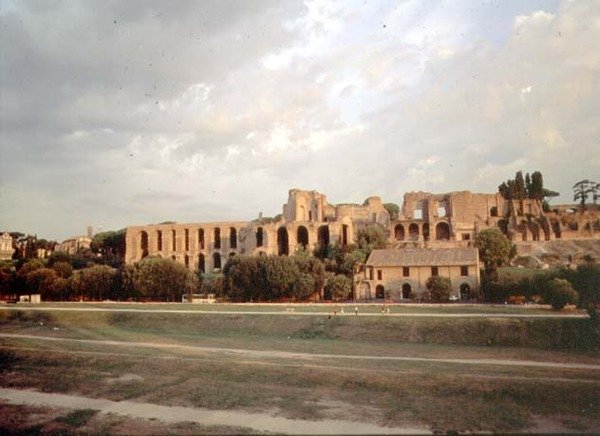 Vista do Palatino do Circo Maximus (foto) (ver também 99013) de Roman Roman