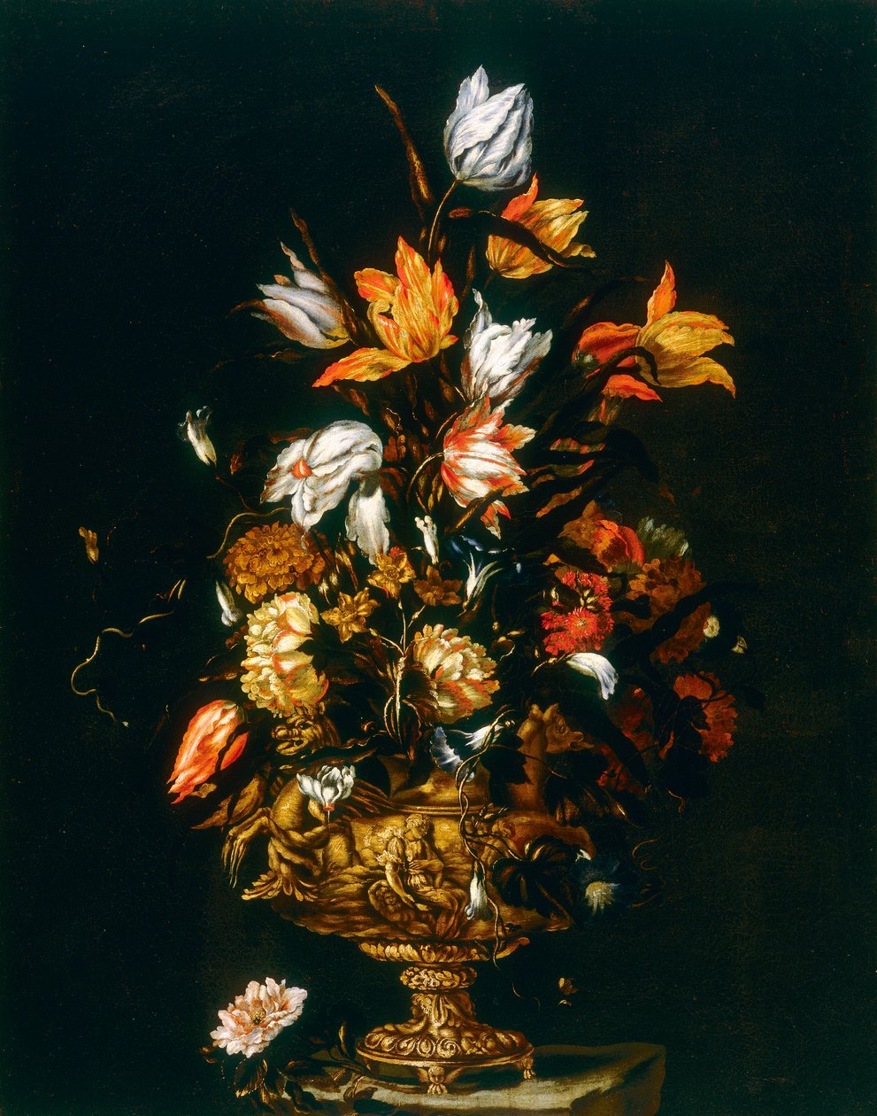 Vaso metálico com flores em relevo de Roman School